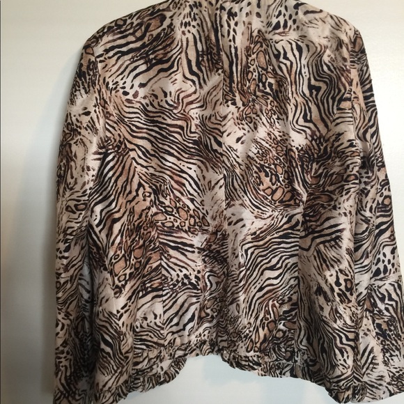 New Chico’s cheetah silk jacket size 1 - Picture 4 of 7